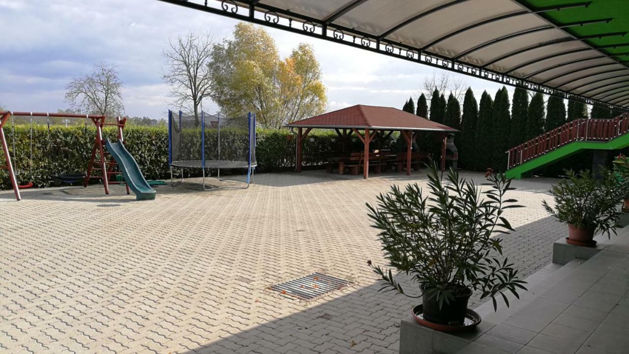 Apartman Taktik Veľký Meder Zewnętrze zdjęcie