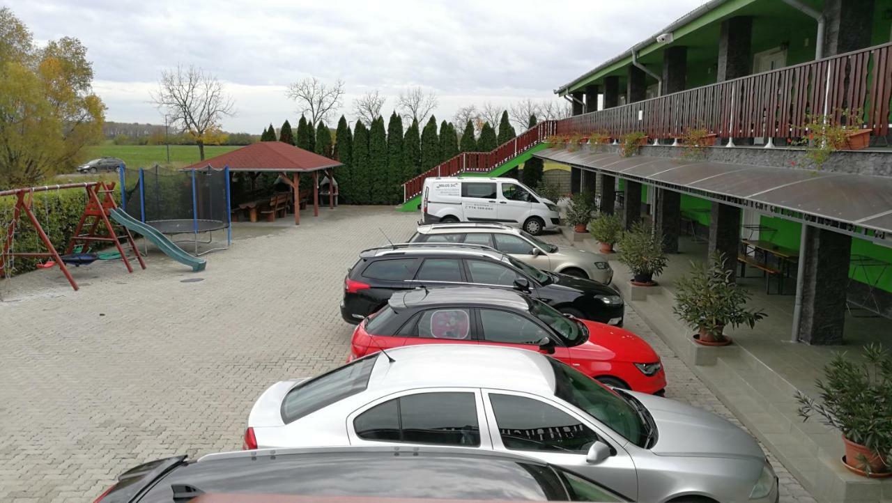 Apartman Taktik Veľký Meder Zewnętrze zdjęcie